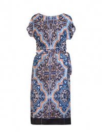 Designer Fotoprint Kleid von blau-weisser Kachelwand