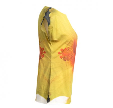 Shirt mit gelber Hibiskusblüte