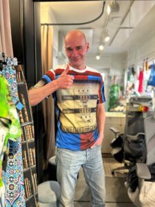 Niki-in-Tankstellen-Shirt