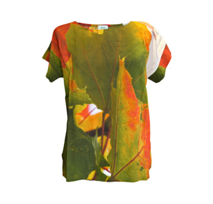 Viskose Kurzarm Shirt mit Fotoprint Motiv Herbstblätter